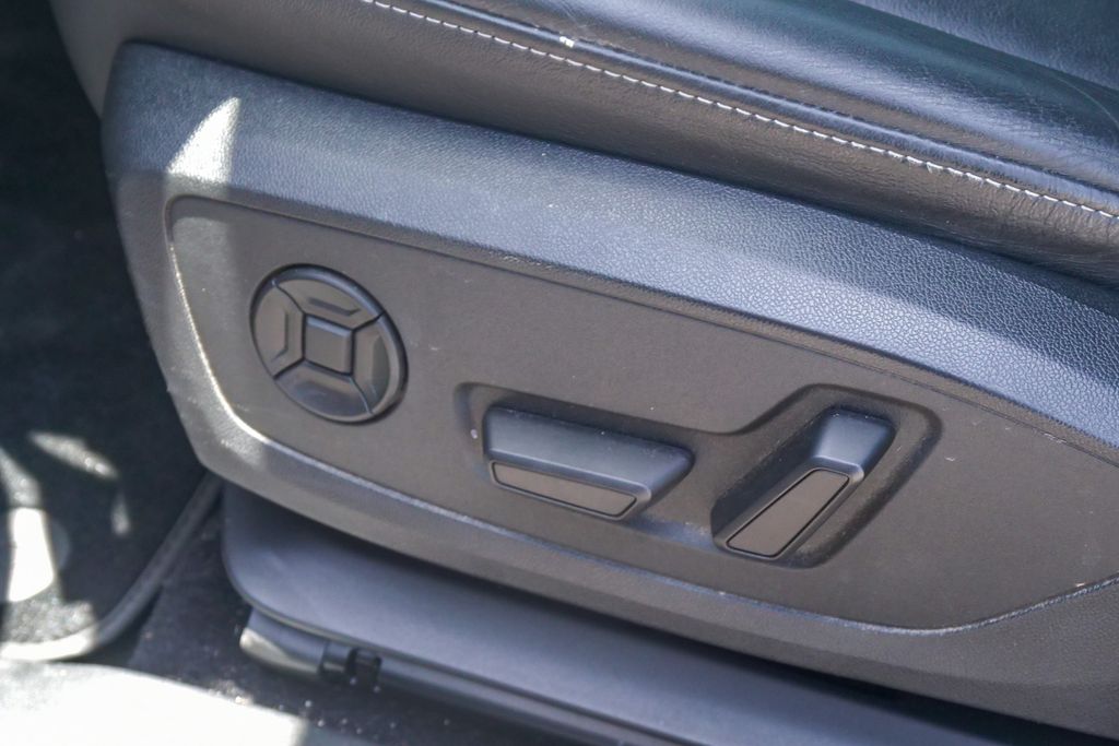Thumbnail: 2023 Audi Q4 e-tron - 16