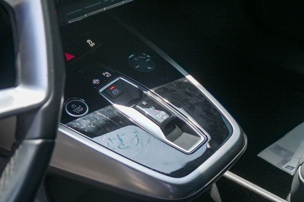Thumbnail: 2023 Audi Q4 e-tron - 9