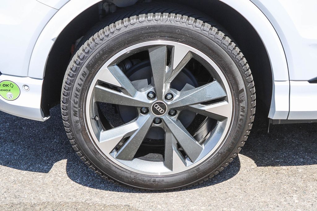 Thumbnail: 2023 Audi Q4 e-tron - 6