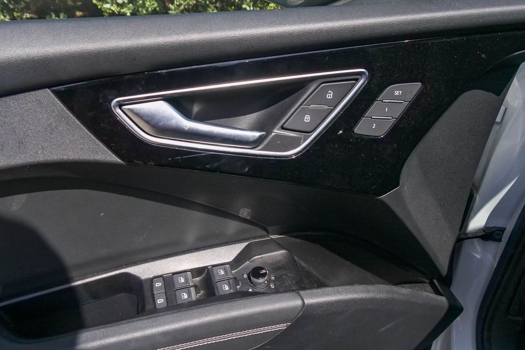 Thumbnail: 2023 Audi Q4 e-tron - 14