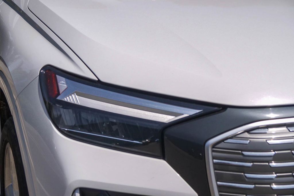 Thumbnail: 2023 Audi Q4 e-tron - 10
