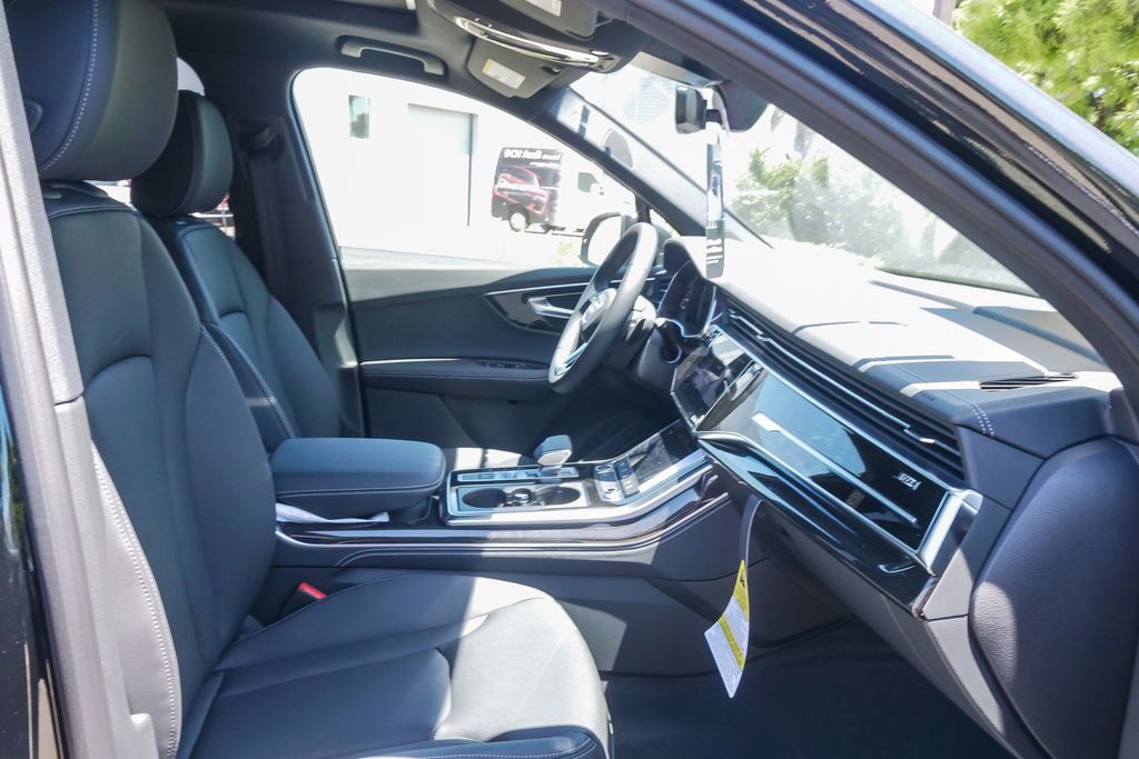 Thumbnail: 2026 Audi Q7 - 10
