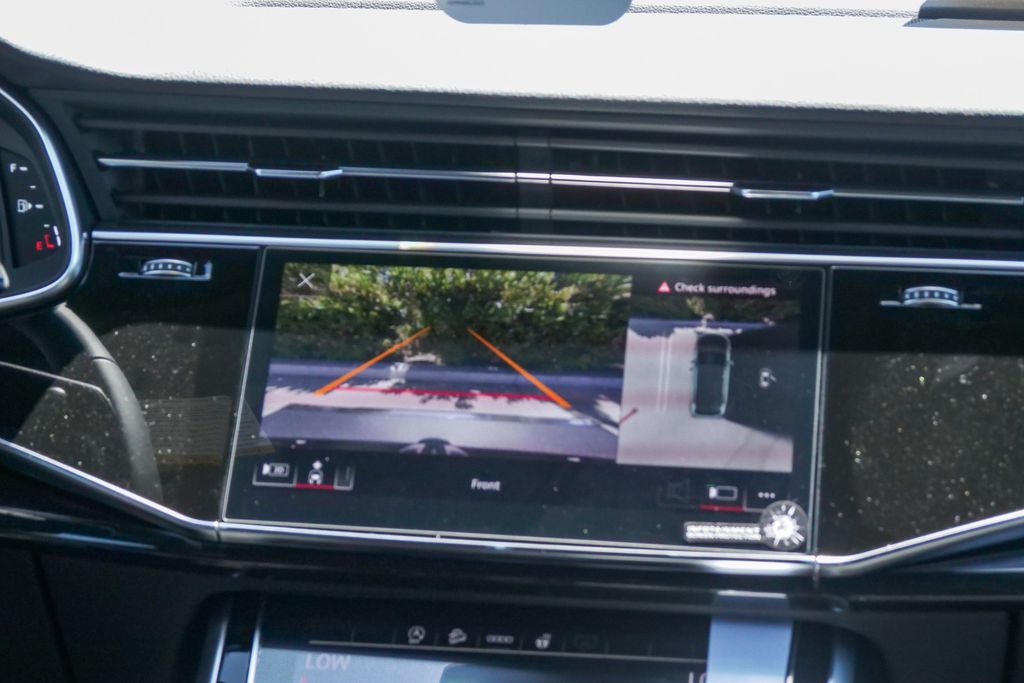 Thumbnail: 2026 Audi Q7 - 14