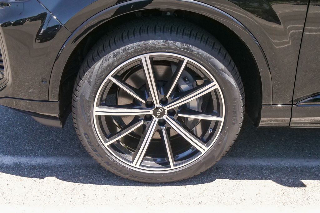 Thumbnail: 2026 Audi Q7 - 7