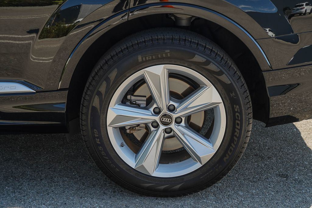 Thumbnail: 2023 Audi Q7 - 19