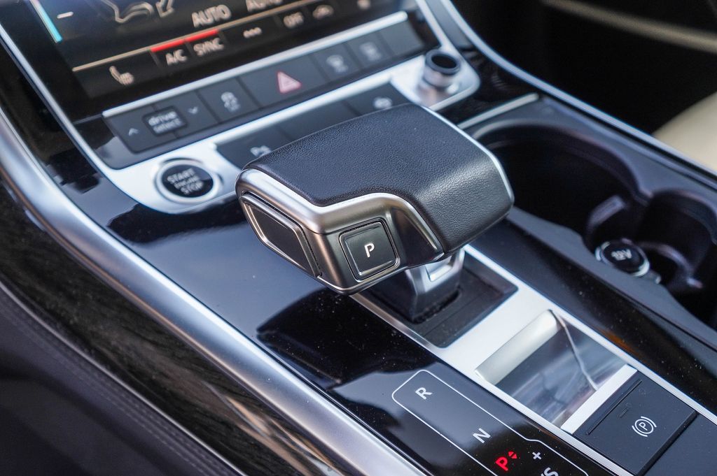 Thumbnail: 2023 Audi Q7 - 12