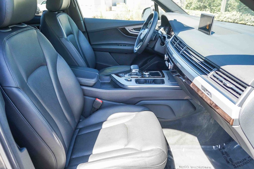 Thumbnail: 2019 Audi Q7 - 10