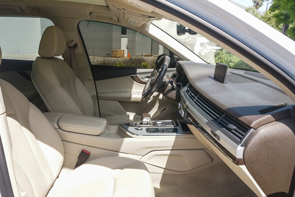 Thumbnail: 2019 Audi Q7 - 13