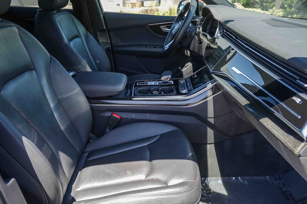 Thumbnail: 2022 Audi Q7 - 10