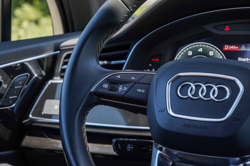 Thumbnail: 2022 Audi Q7 - 24