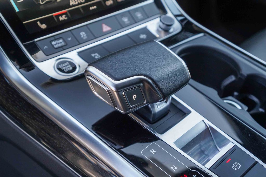 Thumbnail: 2022 Audi Q7 - 6
