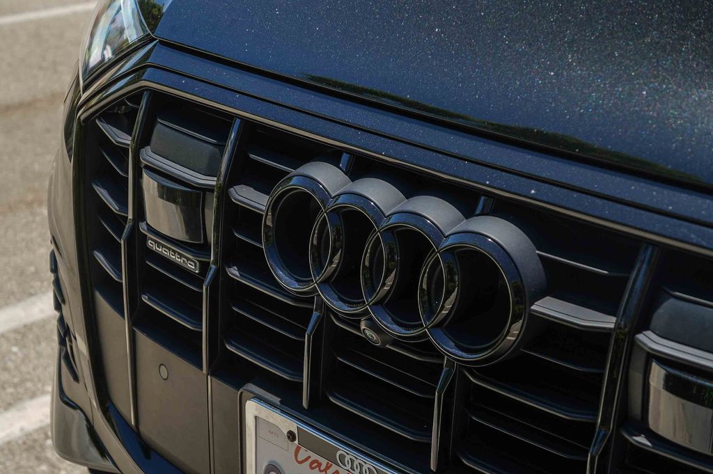 Thumbnail: 2022 Audi Q7 - 21