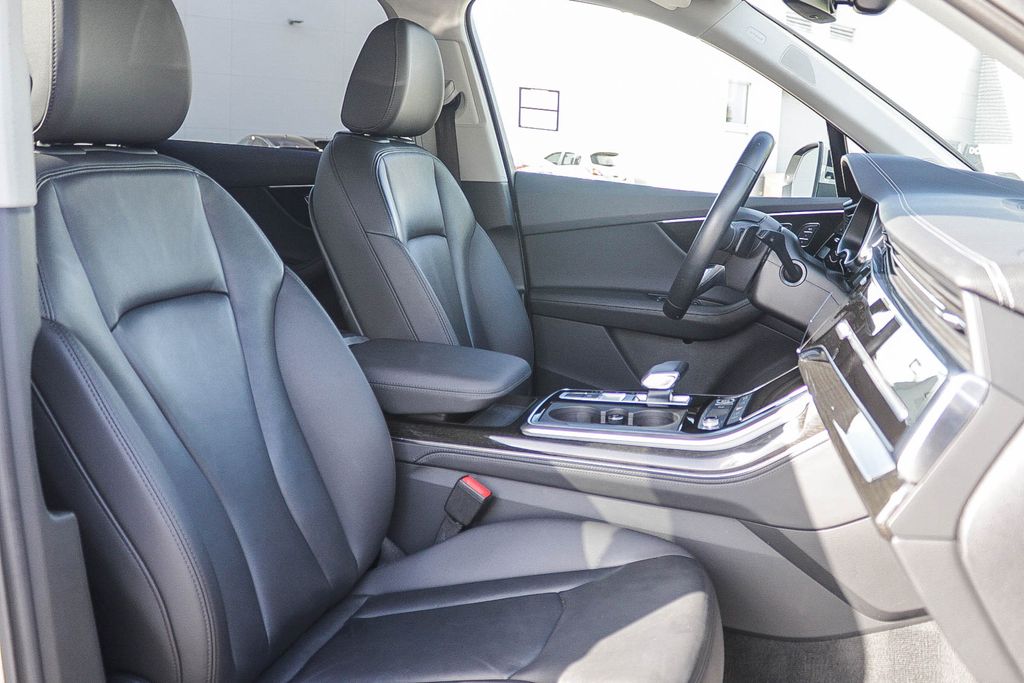 Thumbnail: 2024 Audi Q7 - 9