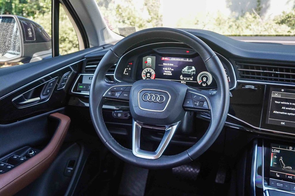 Thumbnail: 2023 Audi Q7 - 8
