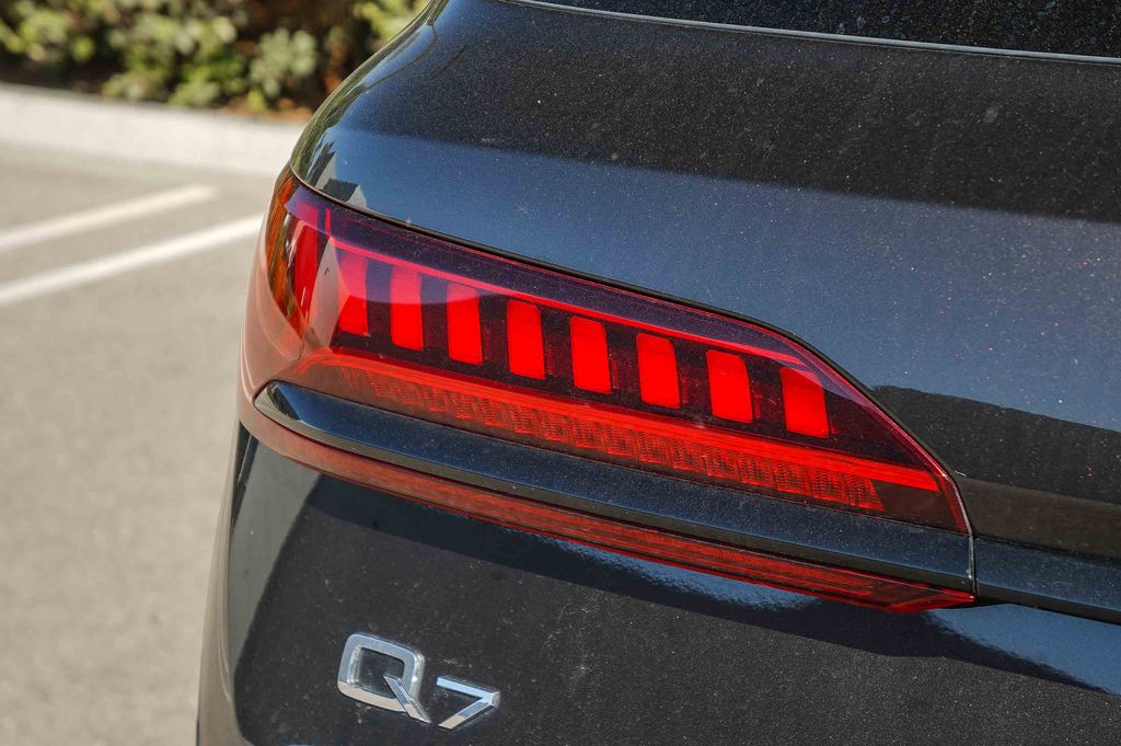 Thumbnail: 2023 Audi Q7 - 18