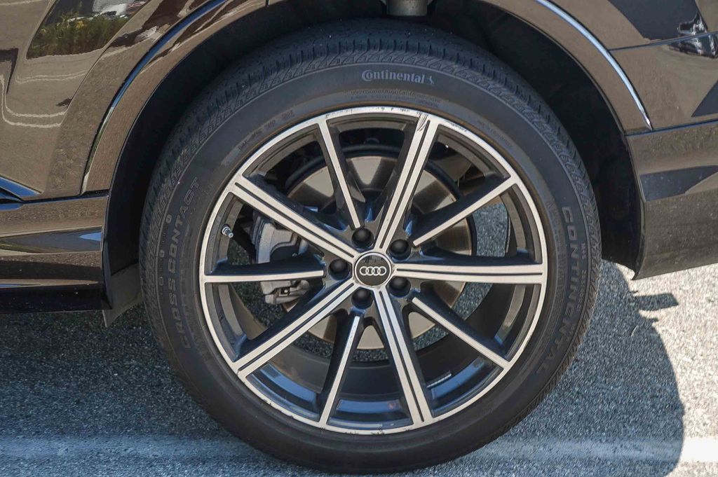 Thumbnail: 2023 Audi Q7 - 7