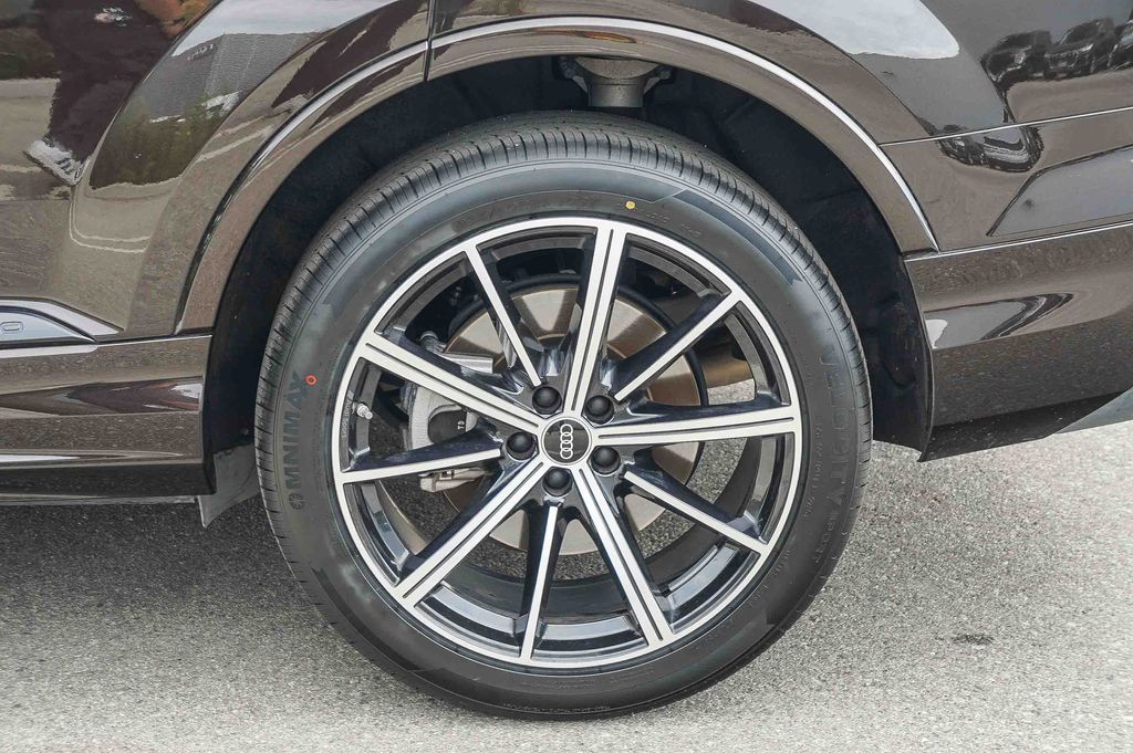 Thumbnail: 2023 Audi Q7 - 21