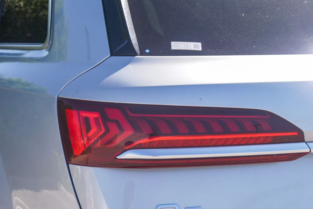 Thumbnail: 2023 Audi Q7 - 22