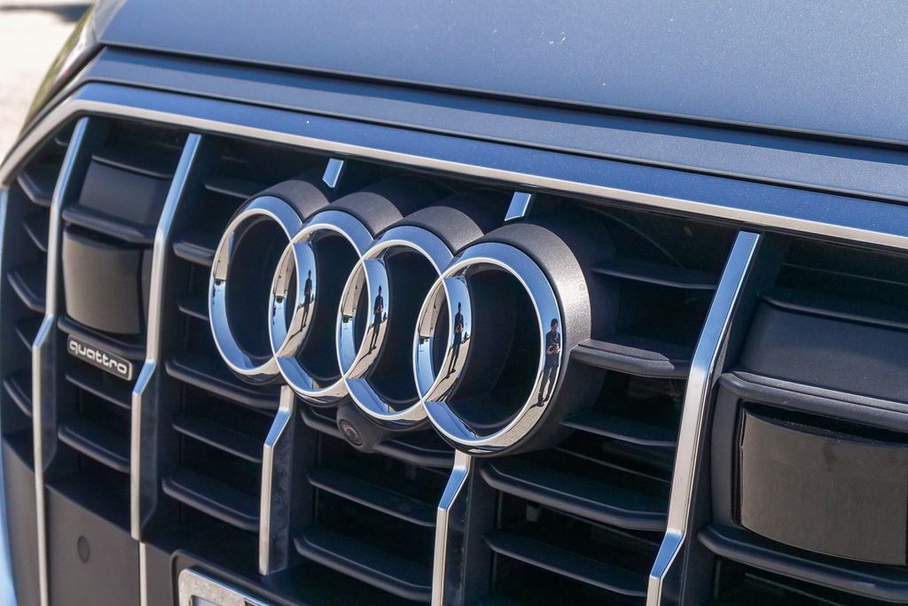 Thumbnail: 2023 Audi Q7 - 6