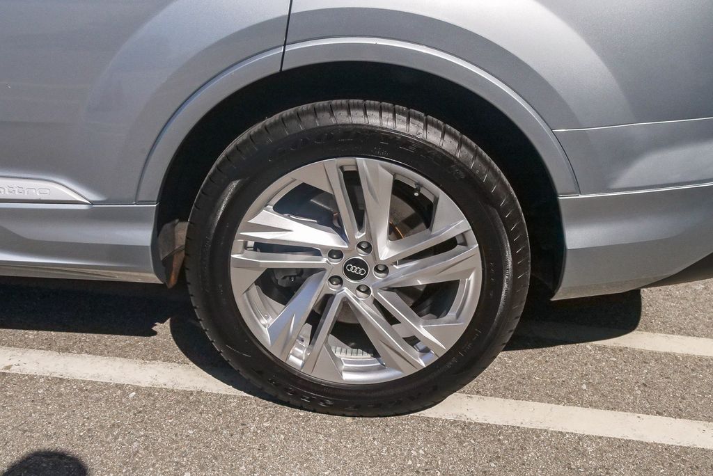 Thumbnail: 2023 Audi Q7 - 20