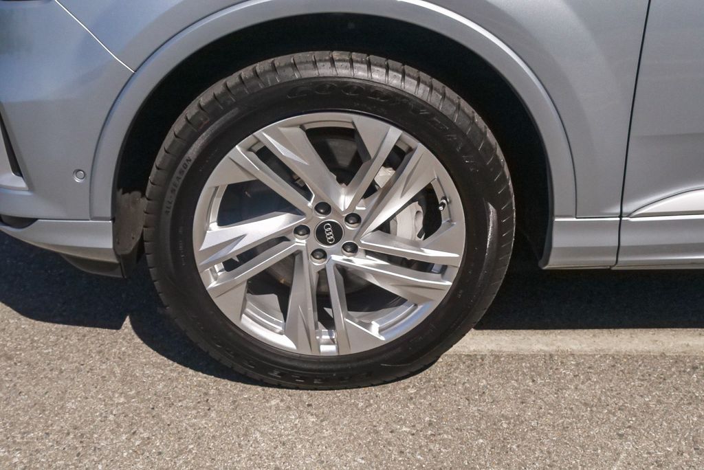 Thumbnail: 2023 Audi Q7 - 7