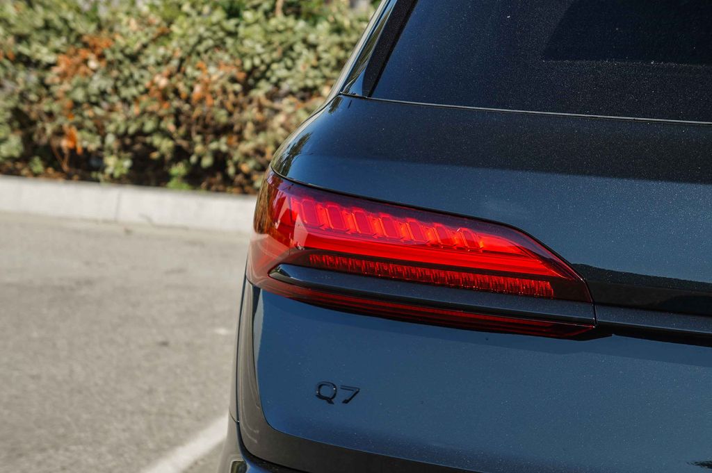 Thumbnail: 2026 Audi Q7 - 17