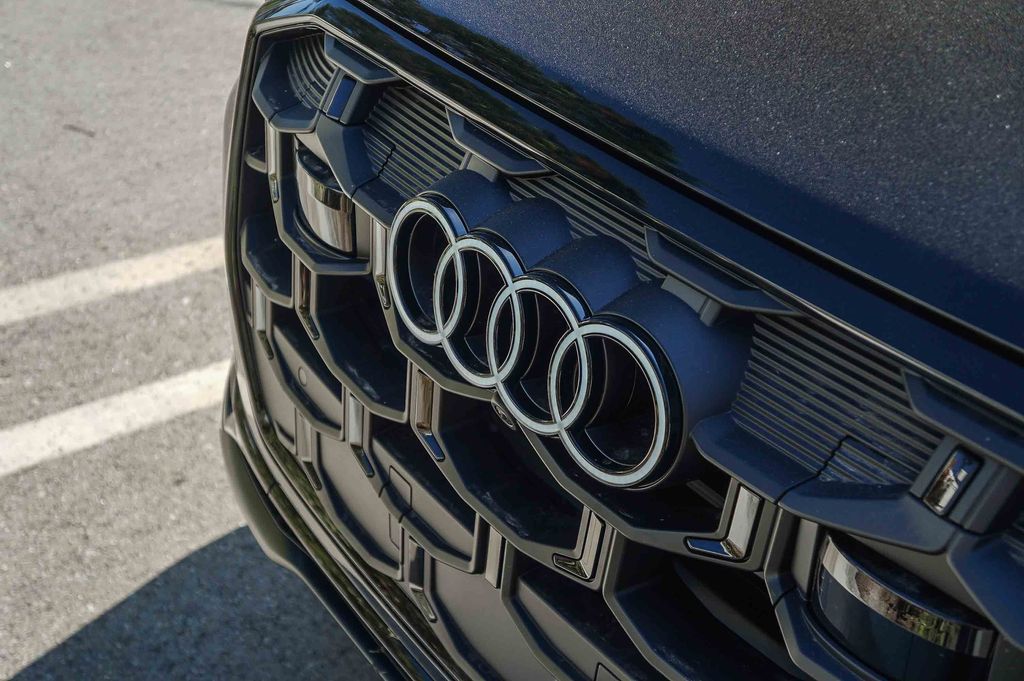 Thumbnail: 2026 Audi Q7 - 6