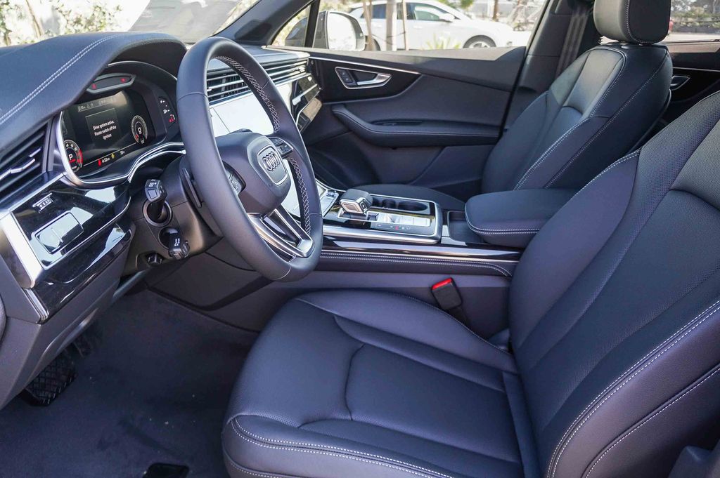 Thumbnail: 2026 Audi Q7 - 11