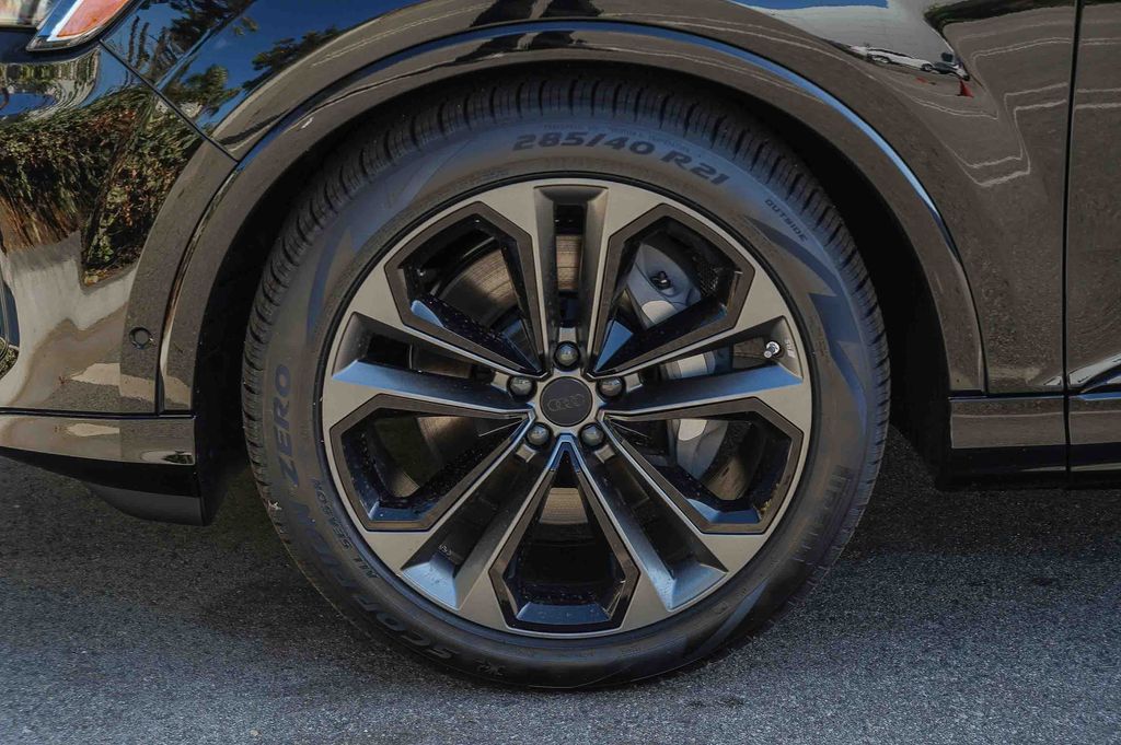 Thumbnail: 2026 Audi Q7 - 7