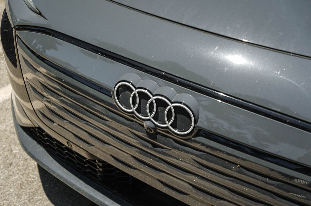 Thumbnail: 2025 Audi e-tron - 16