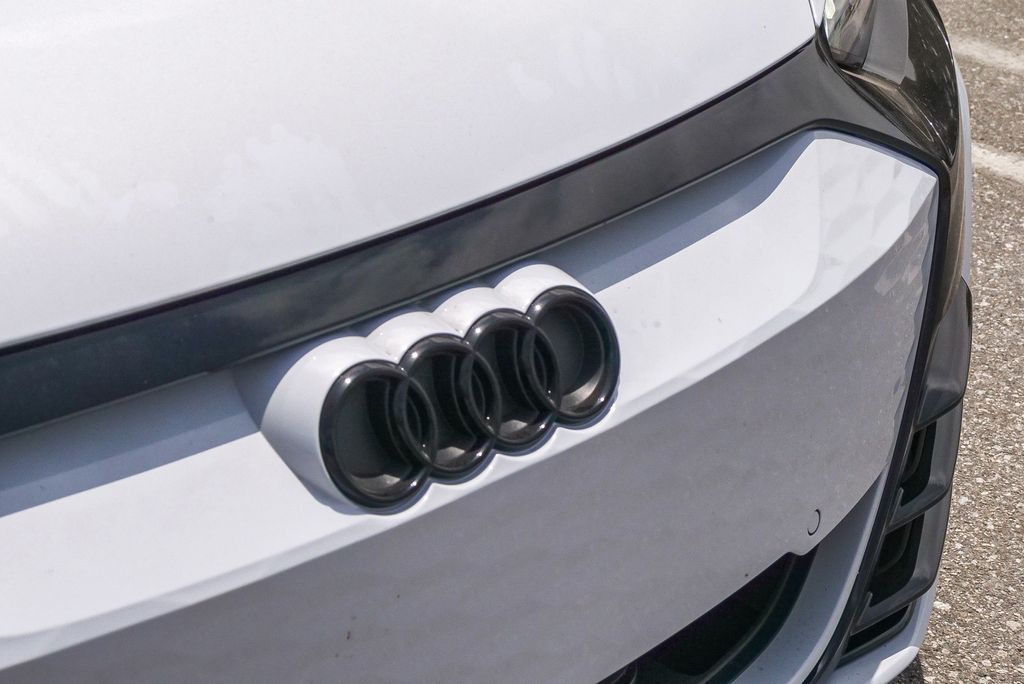 Thumbnail: 2024 Audi e-tron GT - 12