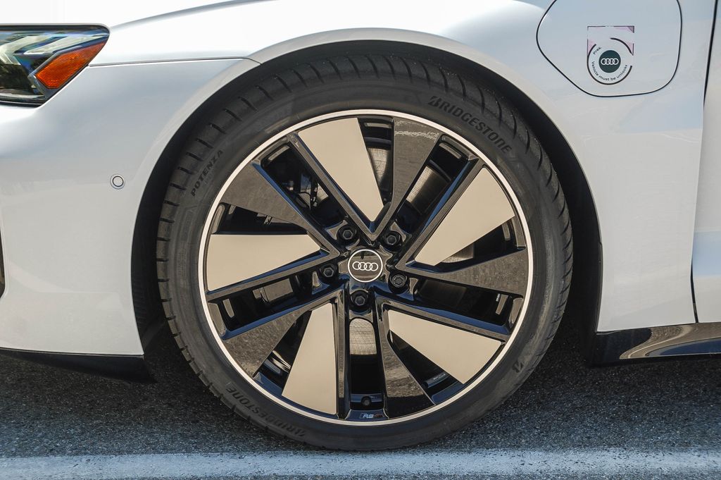 Thumbnail: 2026 Audi e-tron GT - 6