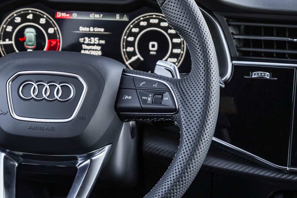 Thumbnail: 2026 Audi RS Q8 - 25