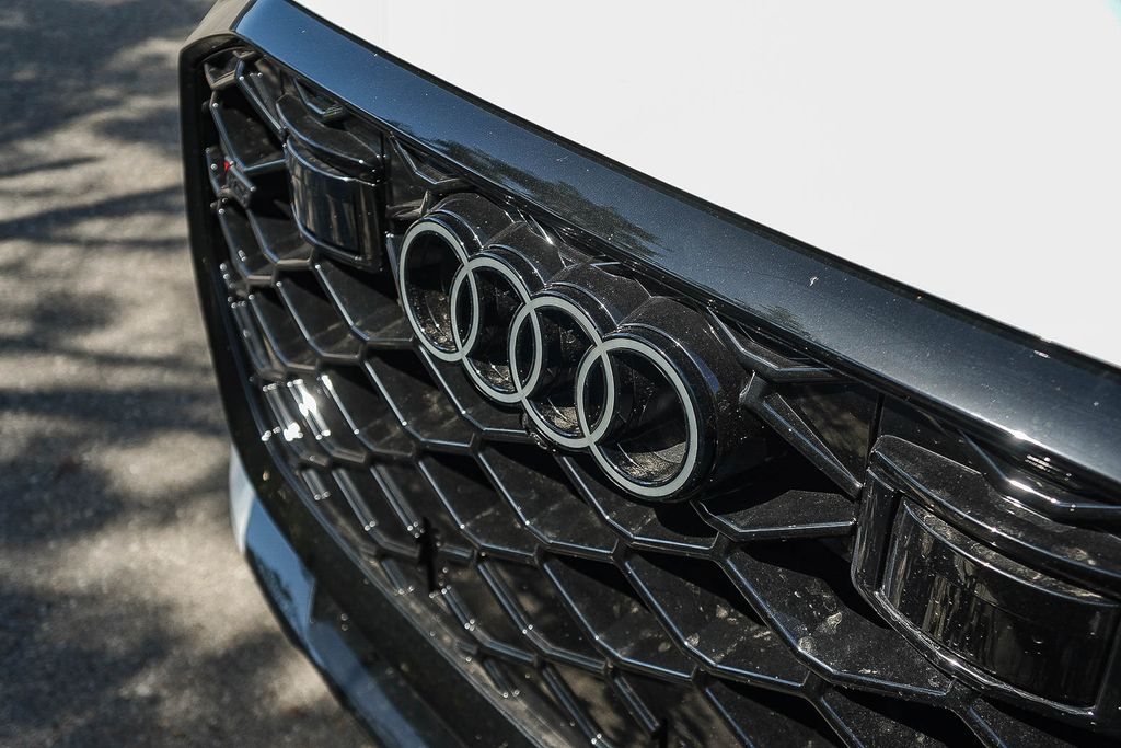 Thumbnail: 2026 Audi RS Q8 - 6