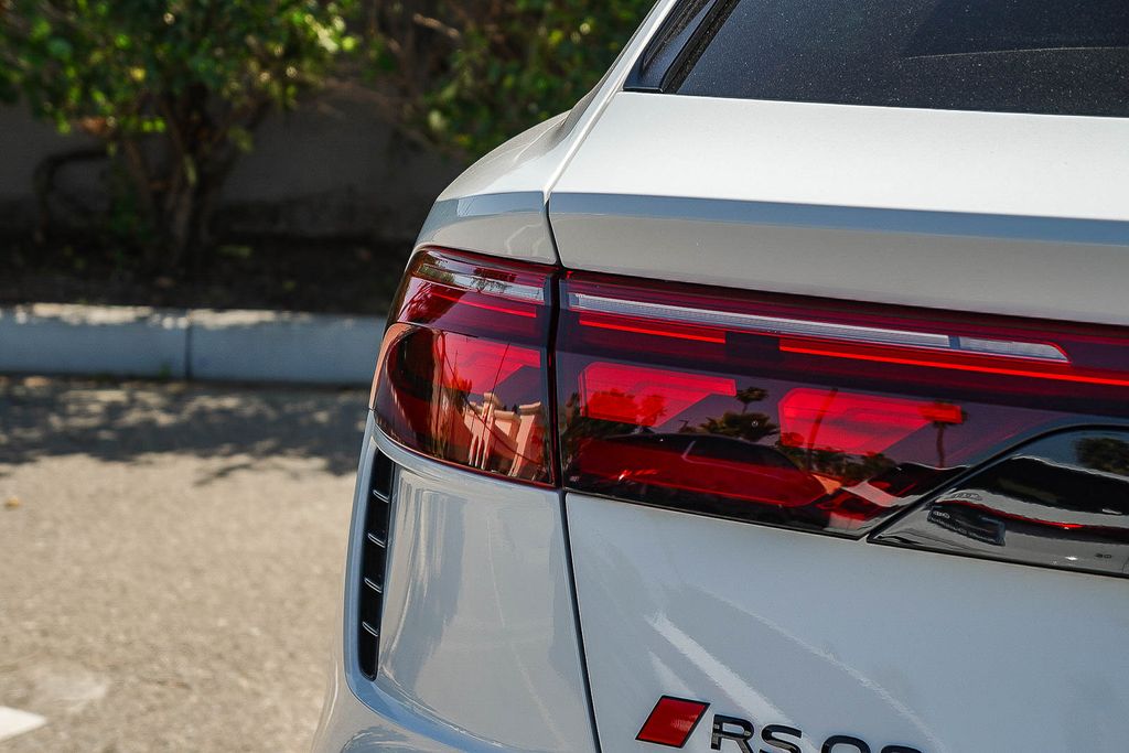 Thumbnail: 2026 Audi RS Q8 - 19