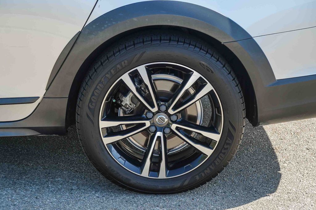 Thumbnail: 2018 Volvo V90 - 21