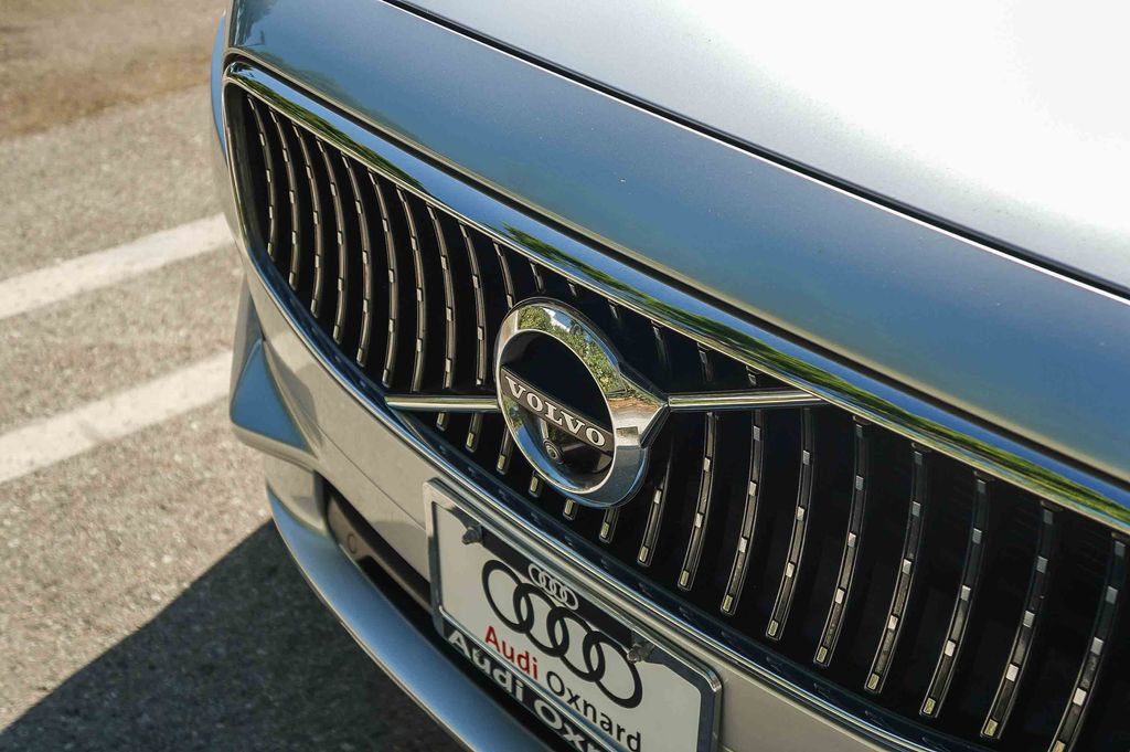 Thumbnail: 2018 Volvo V90 - 6