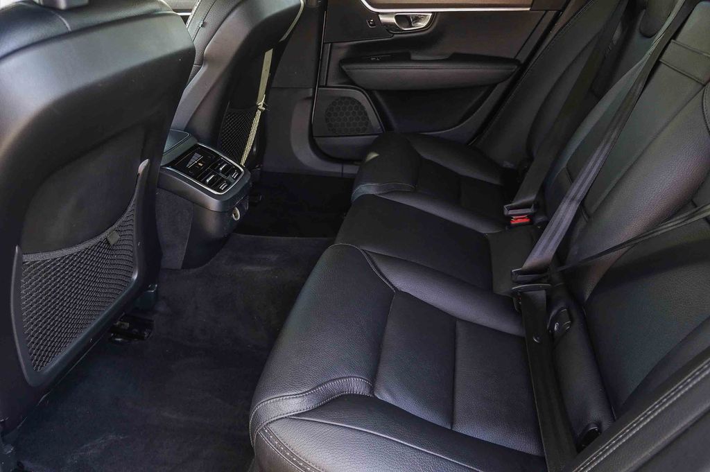 Thumbnail: 2018 Volvo V90 - 12