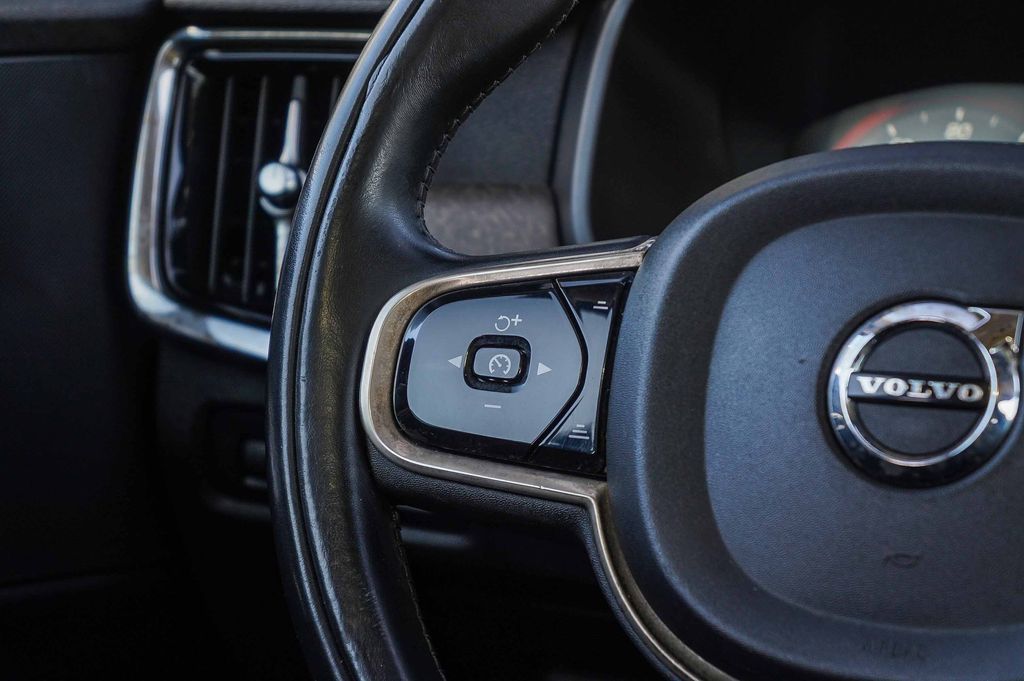 Thumbnail: 2018 Volvo V90 - 23