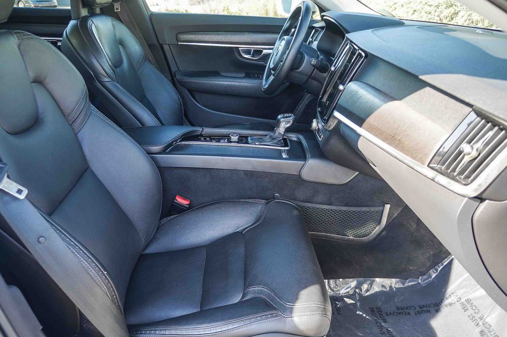 Thumbnail: 2018 Volvo V90 - 10