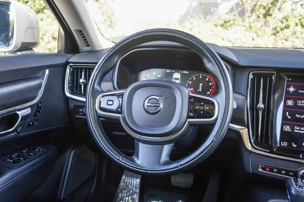 Thumbnail: 2018 Volvo V90 - 9