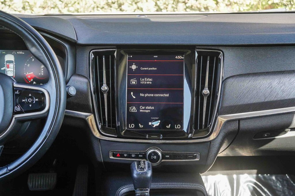 Thumbnail: 2018 Volvo V90 - 14