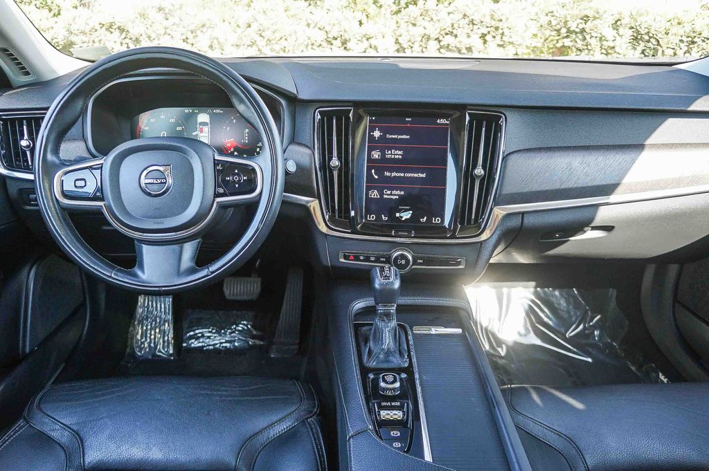 Thumbnail: 2018 Volvo V90 - 2