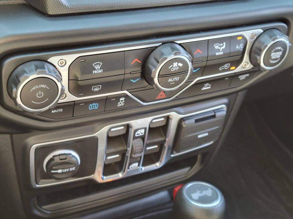 Thumbnail: 2023 Jeep Wrangler - 23