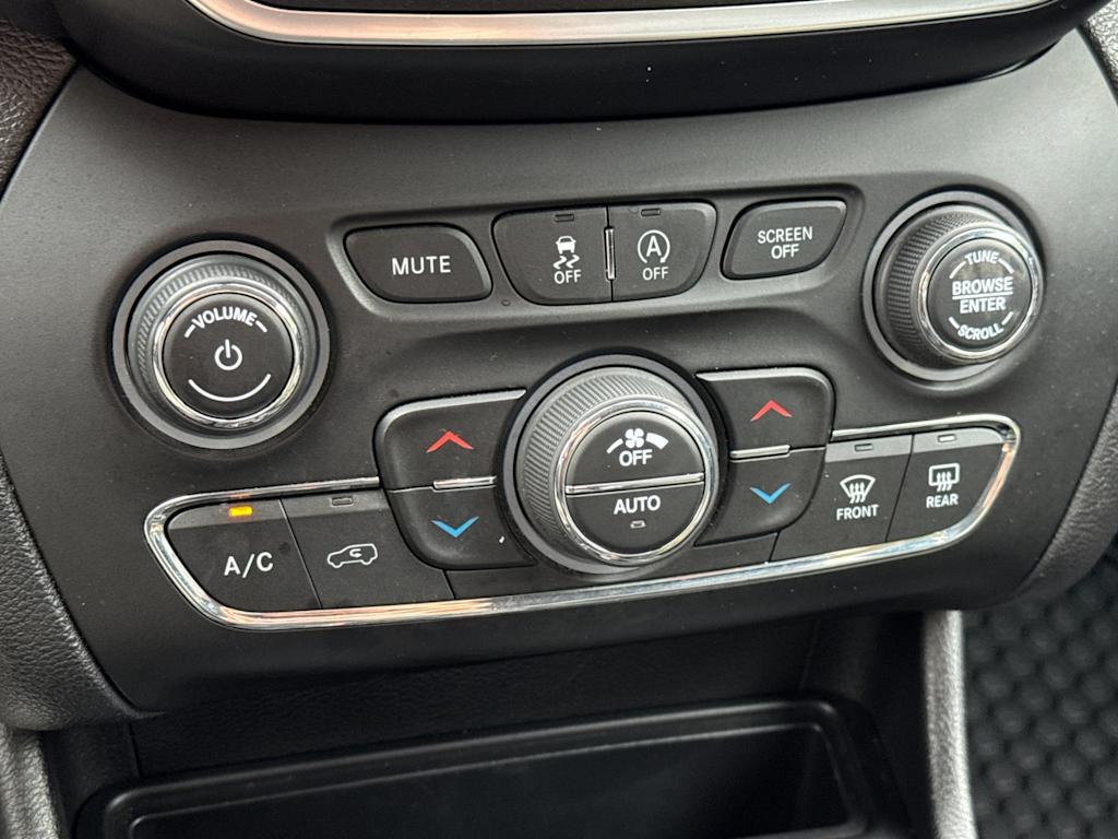 Thumbnail: 2020 Jeep Cherokee - 25