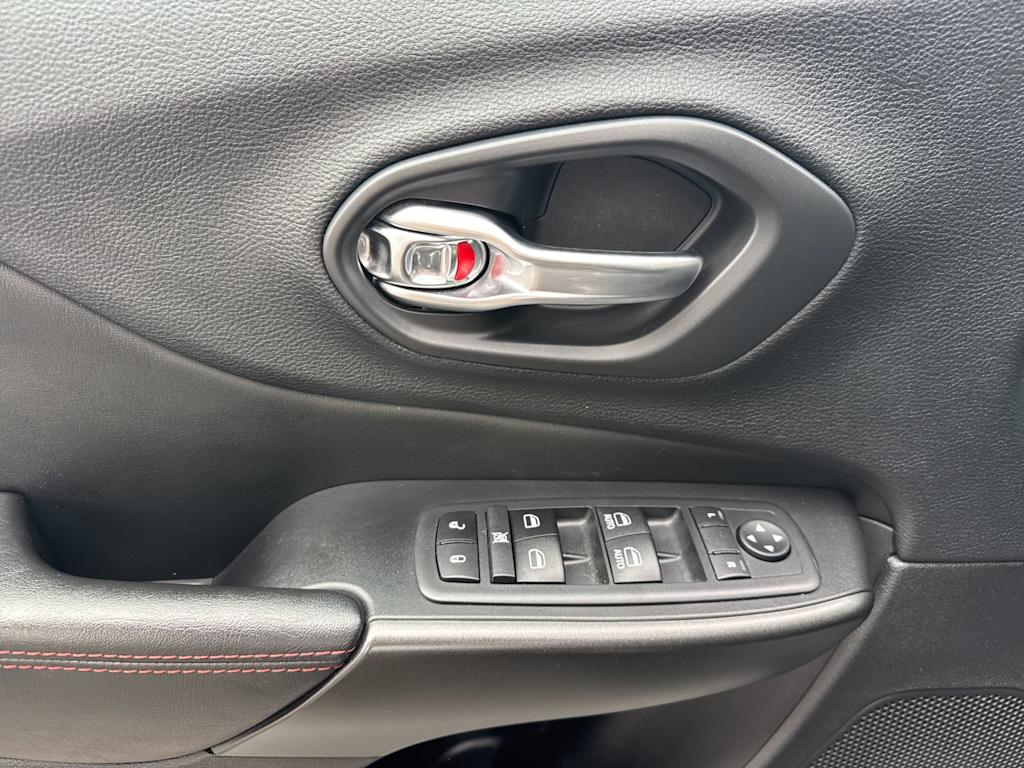 Thumbnail: 2020 Jeep Cherokee - 21
