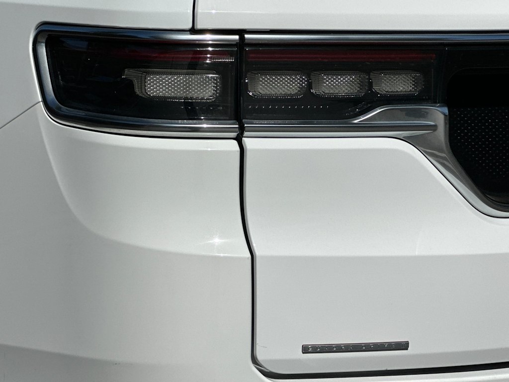 Thumbnail: 2023 Jeep Grand Wagoneer L - 15