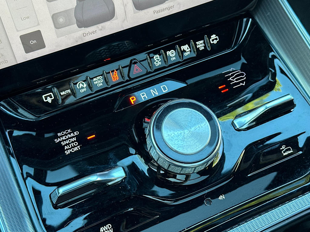 Thumbnail: 2023 Jeep Grand Wagoneer L - 26