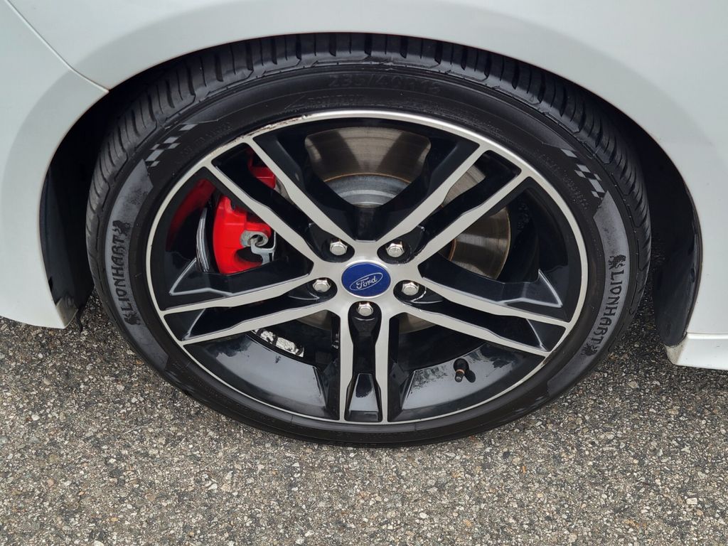 Thumbnail: 2017 Ford Focus - 8