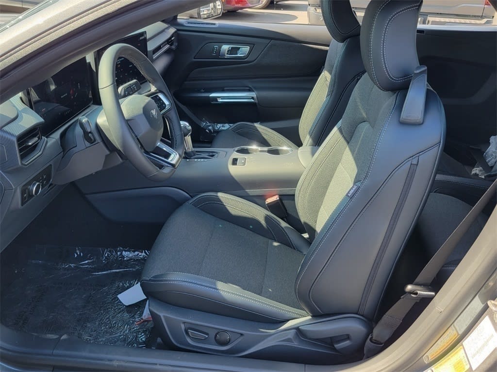 Thumbnail: 2025 Ford Mustang - 9